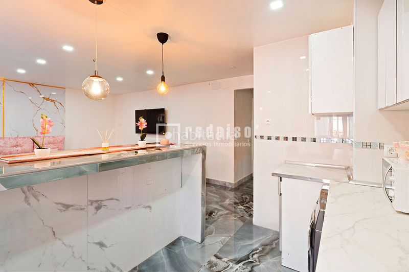 Foto cce4406f-0430-45ca-8856-4d1db2353de4. Pis a Pradolongo Madrid