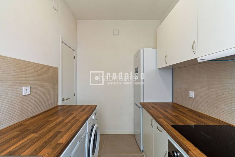 Foto d6e3e7c2-e0c4-409d-83c3-439a5e9eda86. Pis a Almendrales Madrid