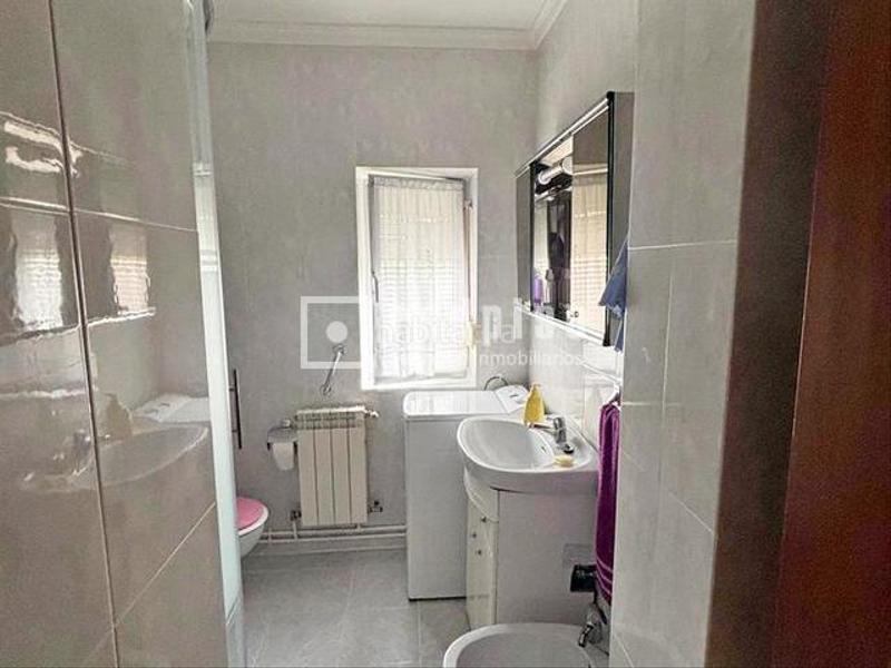 Foto 3e5114ed-c034-42e9-9305-e5be5bb27cbf. Piso  en venta para entrar a vivir en Ambroz Madrid