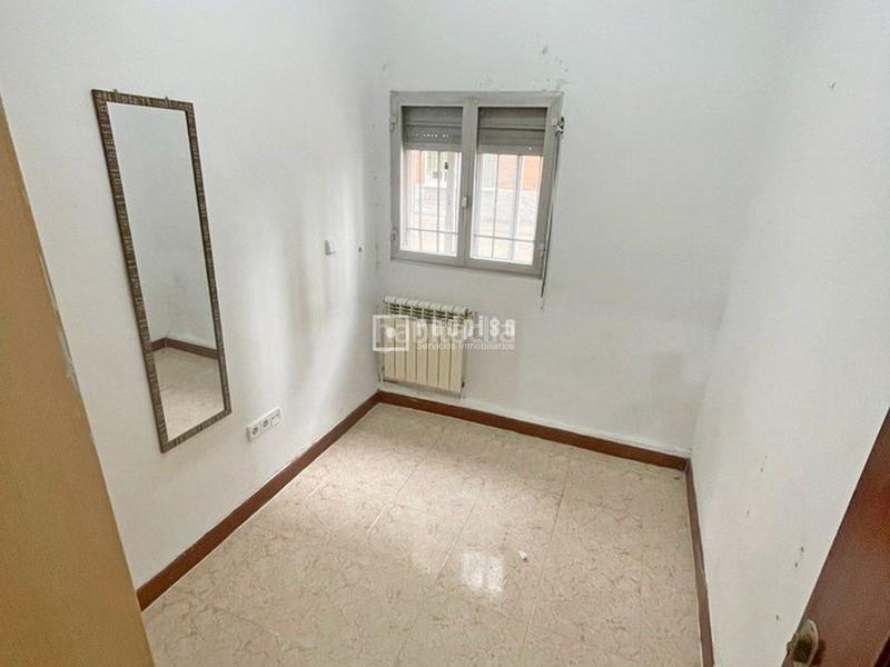 Foto 0beffdbf-5894-4cd3-bc13-3108c18b6358. Flat with heating in Ambroz Madrid