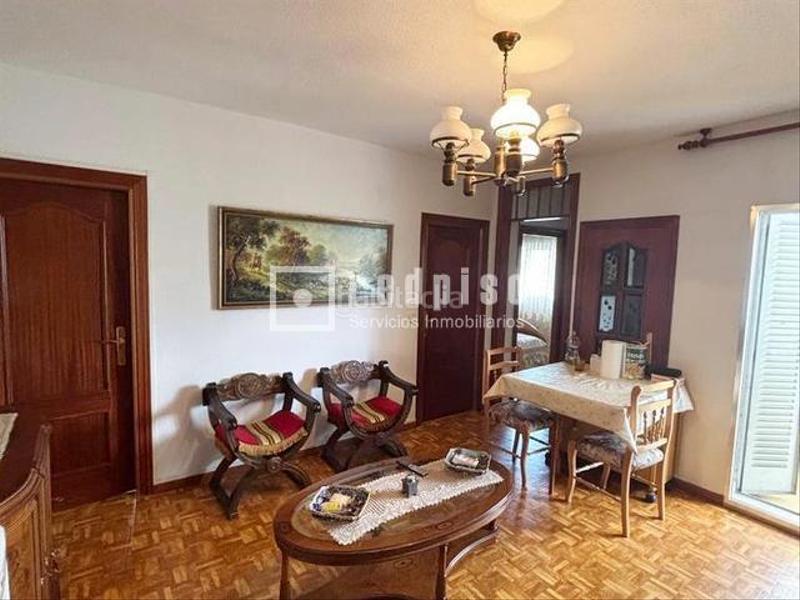 Foto b0c08a2c-b492-4441-a03f-89c60e521e0d. Etagenwohnung mit heizung in Ambroz Madrid
