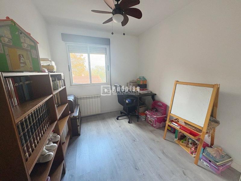 Foto 2e8babf2-3fb8-484b-8da5-2363368199c2. Piso segunda planta totalmente reformada con ascensor y garaje en Madrid
