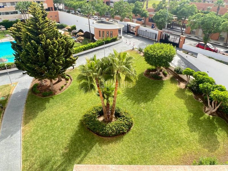Foto 0aa39843-d0dd-4797-bc1d-80d6d34f14c4. Apartament amb aparcament piscina a El Pinillo Torremolinos