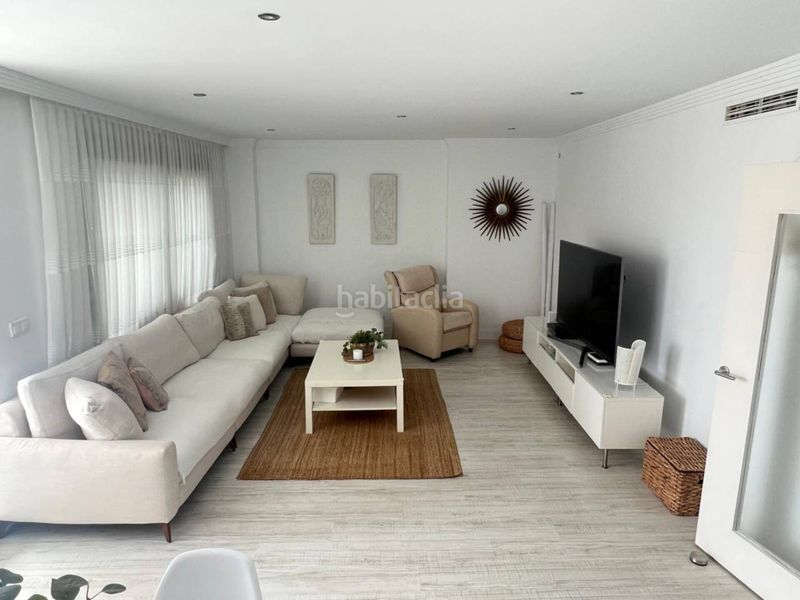 Foto 86d6d15a-c446-49a1-8a4f-6c35d36130a8. Apartament amb aparcament piscina a El Pinillo Torremolinos