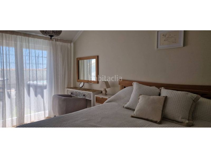 Foto 0ad6b017-480f-4a71-8935-72196c57eb97. Àtic amb aparcament piscina a Puerto Marina Benalmádena