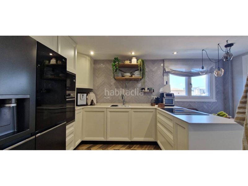 Foto 7a1dcb32-1a2c-4909-81e8-017e6dce8e40. Àtic amb aparcament piscina a Puerto Marina Benalmádena