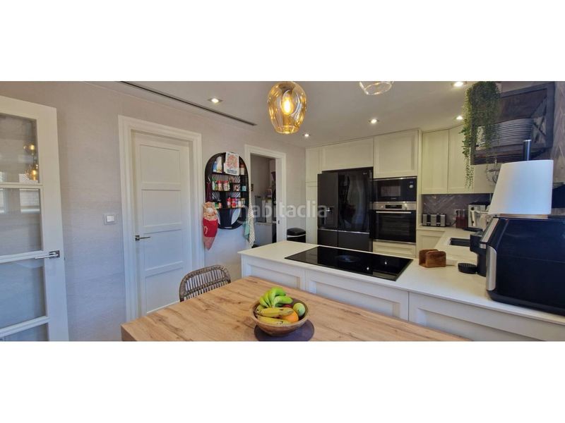 Foto 7dcdadc5-ee68-4a0c-af15-106776cfe764. Àtic amb aparcament piscina a Puerto Marina Benalmádena