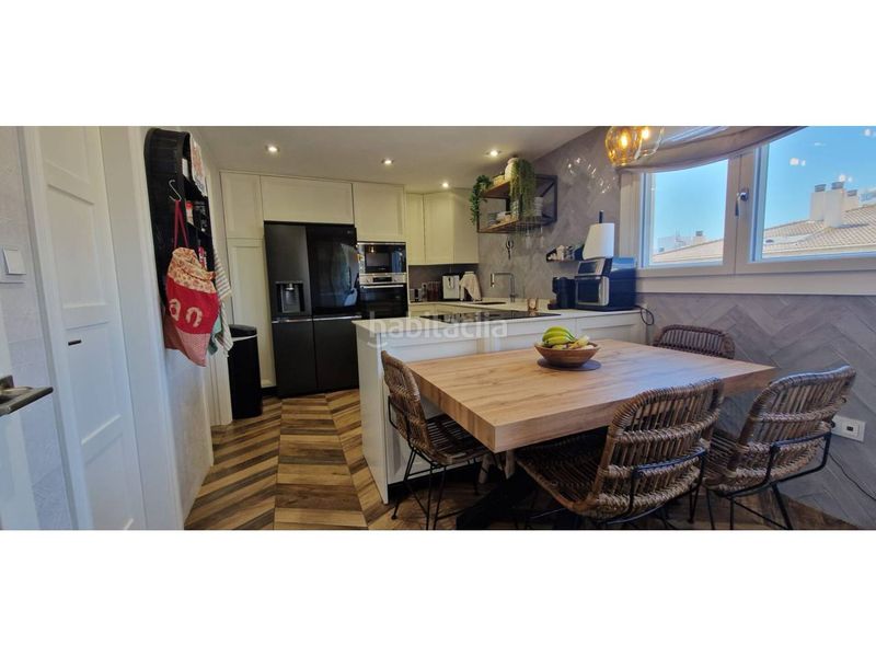 Foto 936058eb-7cb8-4850-8320-b39869232ff2. Àtic amb aparcament piscina a Puerto Marina Benalmádena