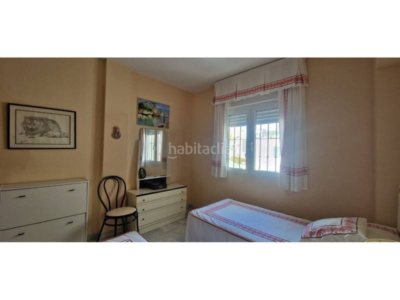 Foto 931c2366-f768-4fb5-876d-b20fa45a2c75. Apartament amb piscina a La Carihuela - Los Nidos Torremolinos