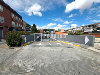 Aparcament cotxe a Felipe ii 12. Se vende plaza de garaje bastante amplia