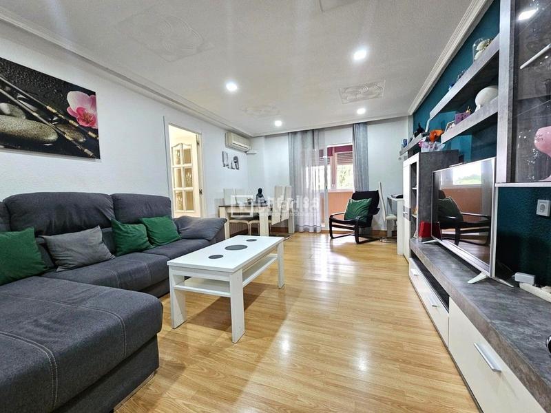Foto b1bf3390-b038-49f3-bd75-55d5c30be293. Appartamento con riscaldamento in Reyes Parla