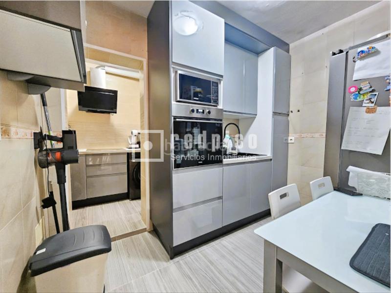 Foto e599c2f0-45f7-457e-8345-d9c1539745d2. Piso  con encanto, reformado y con terraza céntrica en Parla