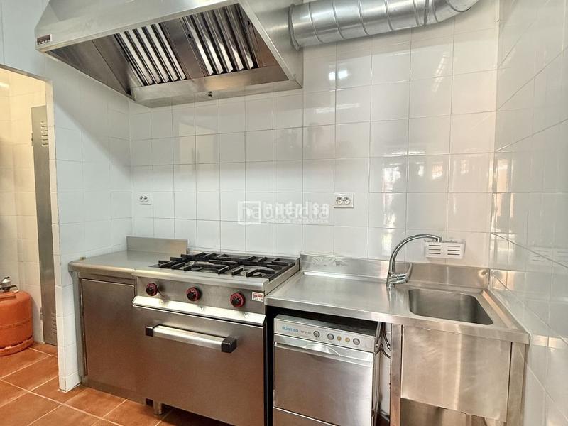 Foto 80f42b8f-5d11-43fb-8bf3-d40ed9a42fa2. Locale commerciale in Casa de Campo Madrid