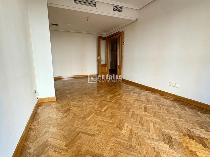 Foto f02a9997-8531-4b13-a4f6-fd28e7de15d0. Rent flat with heating parking in Casa de Campo Madrid