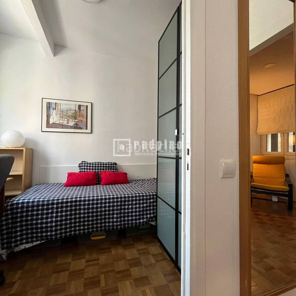 Foto 49b4583a-0f4b-4087-a691-981d629035cd. Rent flat with heating in Argüelles Madrid