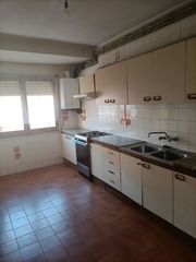 Appartamento  Carrer verge de montserrat. Piso con 4 habitaciones con calefacción