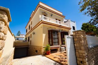 Xalet a La Laguna. Chalet con primeras calidades y piscina climatizada
