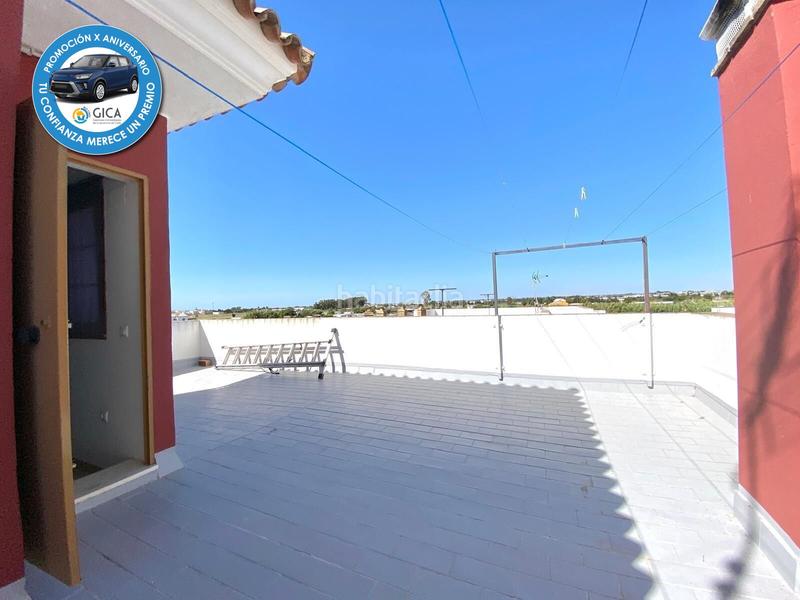 Foto 54a3ec79-c361-4436-ab4d-67b9df239959. Chalet mit heizung parking in Avenida de Rota Chipiona