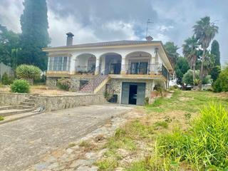 Xalet a El Pino-Bajo de Guía. Chalet con piscina a un paso del centro
