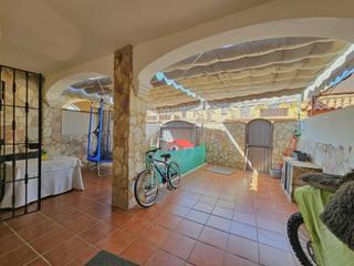 Casa adossada a Ctra Jerez-Ctra del Puerto. Adosado con patio y azotea en la atalaya