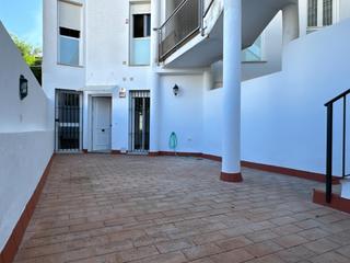 Pis a V Centenario-Piletas-Capuchinos. Piso con gran patio en el barrio alto