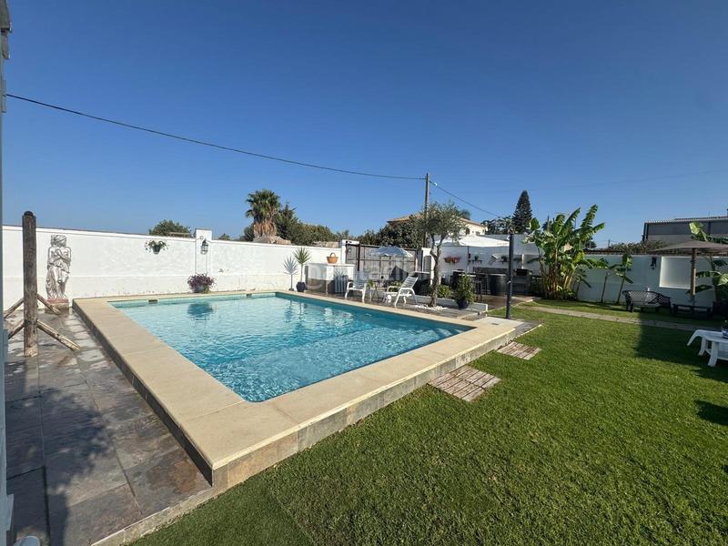 Foto 27f0745e-5053-4a5f-9792-e3ed235c3965. Casa amb piscina a Bonanza-Avda de Huelva-Barrio Andalucia Sanlúcar de Barrameda