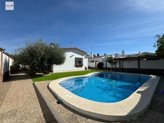 Chalet in La Jara. Vivienda independiente en una sola planta en la jara