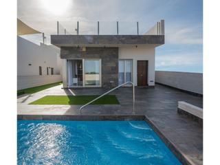 Maison à Los Almendros. Villa contemporanea junto a campo de golf