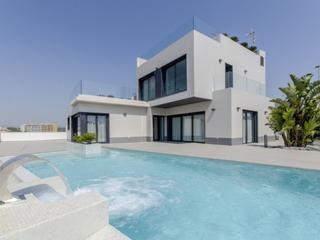 Casa en Campoamor. Villas de obra nueva a 250 m de la playa en campoamor