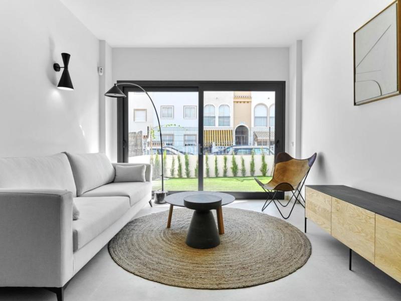 Foto d7b2120e-47d6-471a-9443-3bb92fc6725f. Casa bungalow de diseño junto al mar en La Veleta Torrevieja