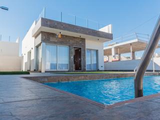 Maison à Los Almendros. Villa contemporanea junto a campo de golf