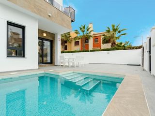 Haus in Zona Carrefour - Urbanizaciones. Villas de obra nueva en torrevieja