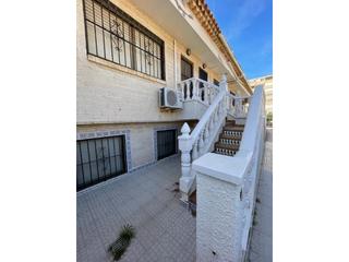 Casa a Calle sal la 14. Planta alta 3 dormitorios bunaglow en torrevieja