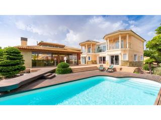 Haus  N/a. Precioso chalet con piscina privada y garaje en aguas nuevas, to