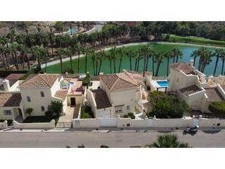 Maison à Avenida las ramblas de oleza. Chalet independiente primera línea de campo de golf con piscina,