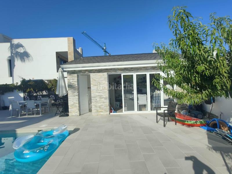 Foto 5cb5952e-9c58-4836-bcec-e7e4f56111e0. Casa con piscina in La Zenia Orihuela