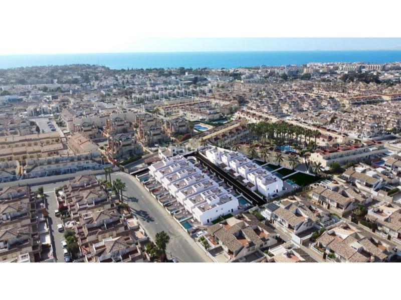 Foto 02c2bc38-b3a0-44d1-8905-84b742378883. House with pool in La Regia Orihuela