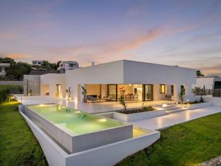 Casa a Calle fontanella-pau 21 1-3. Increíble villa de golf en la costa blanca!