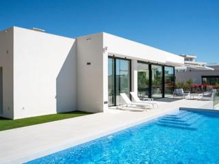 Casa  N/a. Villas independientes con piscina privada en las colinas golf