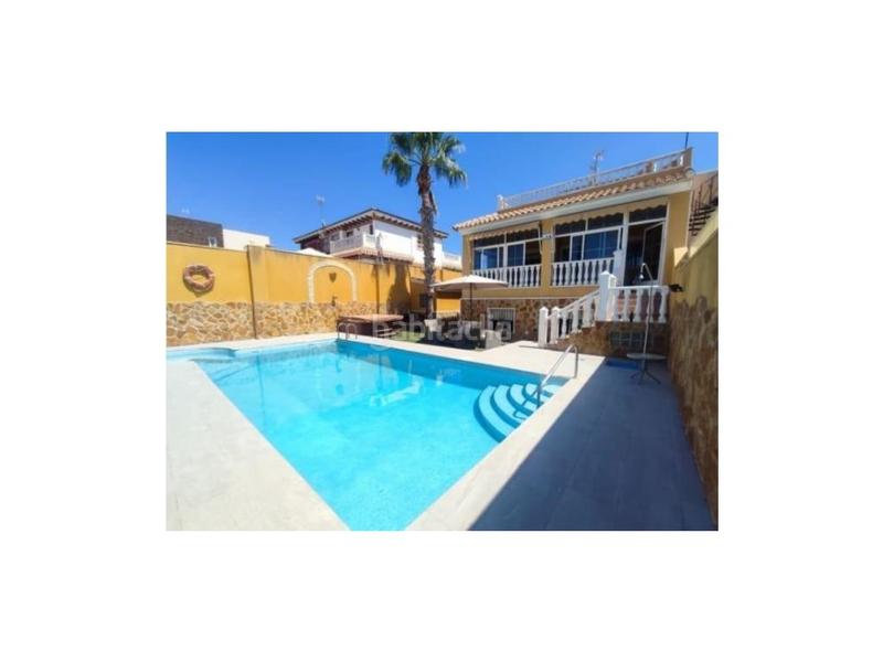Foto 5195e372-4ae0-44cd-8a98-c08f5b155700. Casa con piscina in Aguas Nuevas Torrevieja