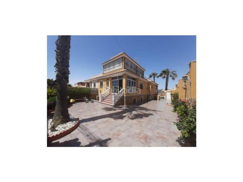 Foto 901bd6ce-a3ec-483d-af00-df6bcdb55c91. Casa con piscina in Aguas Nuevas Torrevieja