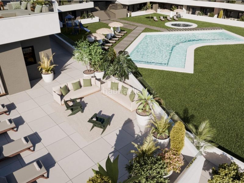 Foto b5a93bfa-3e85-4925-a077-3d936e7ac290. Ático descubra la vida moderna en la nueva promoción residencial en San Miguel de Salinas