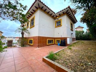 Casa  N/a. Casa de 3 dormitorios cerca del campo de golf de villamartn y s