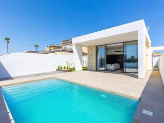 Maison à Los Balcones-Los Altos. Chalets de obra nueva de una planta con piscina privada en torre