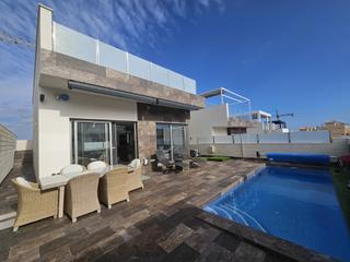 Maison  N/a. Villa 4 habitaciones venta orihuela