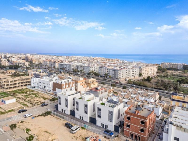 Foto 2fcde95d-5e2d-4572-a43b-c966a972027d. Casa chalets adosados de obra nueva en Los Secanos Guardamar del Segura