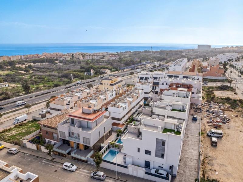 Foto af9fb9a8-423f-4d7f-82d1-e70085edfffb. Casa chalets adosados de obra nueva en Los Secanos Guardamar del Segura