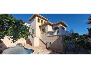 Maison à La Zenia. Villa  venta orihuela