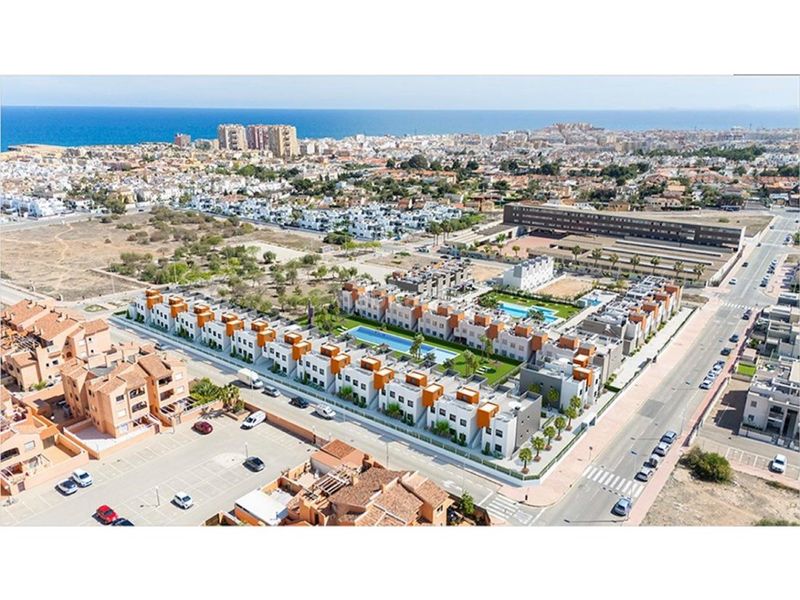Foto e07ec21c-dfa3-4ca2-9c78-89e257d13d46. Casa amb piscina a Aguas Nuevas Torrevieja