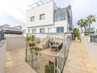Casa en Calle almoravides-ciuelica 4. Casa orientada al sur con 3 dormitorios y azotea en orihuela cos